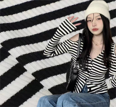 Ribbestrikket stoff til skjorte