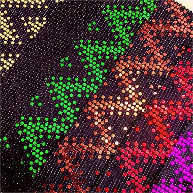 Trykt stoff for vakker kjole